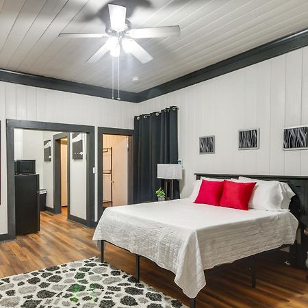 Modern Greenwood Studio Less Than 1 Mi To Downtown! Luaran gambar