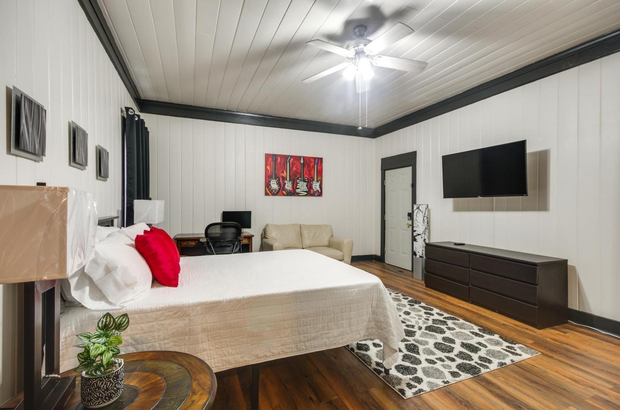 Modern Greenwood Studio Less Than 1 Mi To Downtown! Luaran gambar