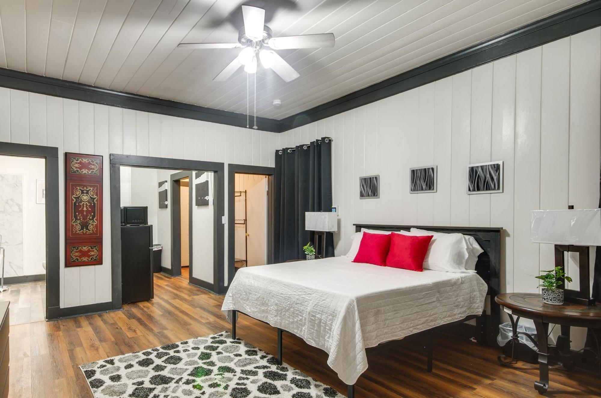 Modern Greenwood Studio Less Than 1 Mi To Downtown! Luaran gambar