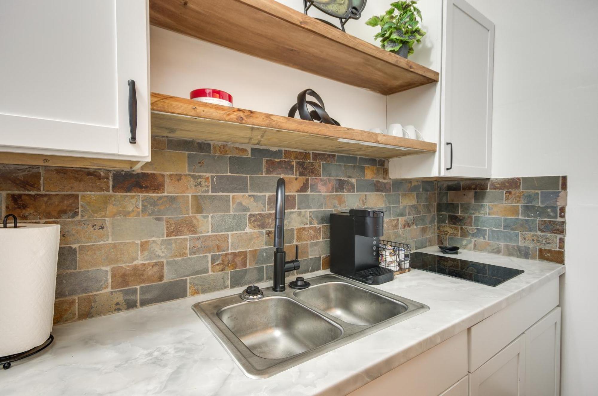 Modern Greenwood Studio Less Than 1 Mi To Downtown! Luaran gambar