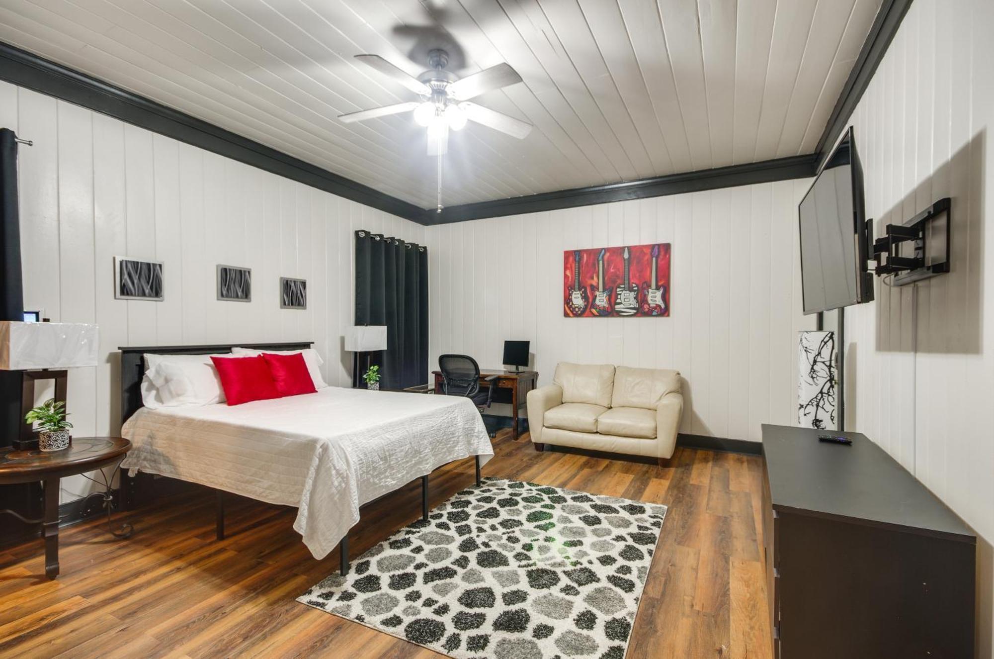 Modern Greenwood Studio Less Than 1 Mi To Downtown! Luaran gambar