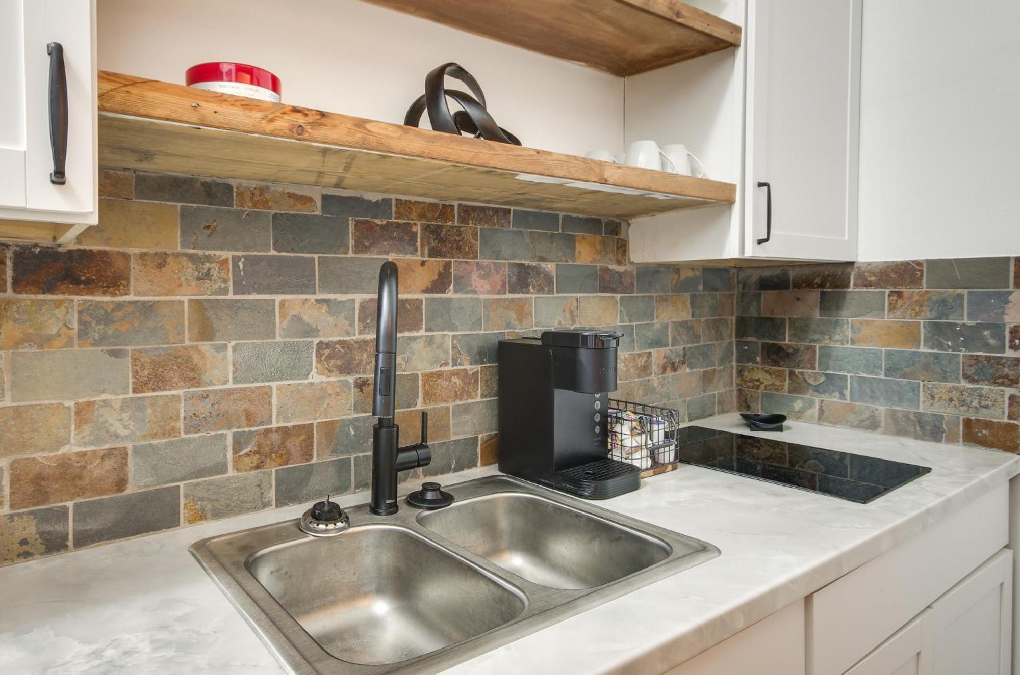 Modern Greenwood Studio Less Than 1 Mi To Downtown! Luaran gambar